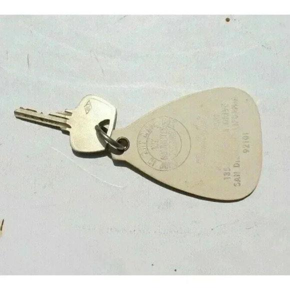 Vtg (# 525) Royal Inn At The Warf San Diego CA Hotel Motel ROOM KEY Keychain - Picture 2 of 2